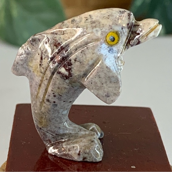 Miniature DOLPHIN Stone Carving Mini Figurine Grey Steatite Soapstone Animal 1.5 - Picture 6 of 13